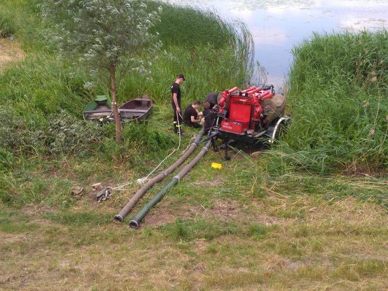 Strażacy szkolą się w akcjach przeciwpowodziowych. Przyjechali z Wielkopolski