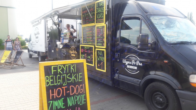 Trwa Zlot Food Trucków. Na parkingu przy Galerii Nad Jeziorem dania z całego świata