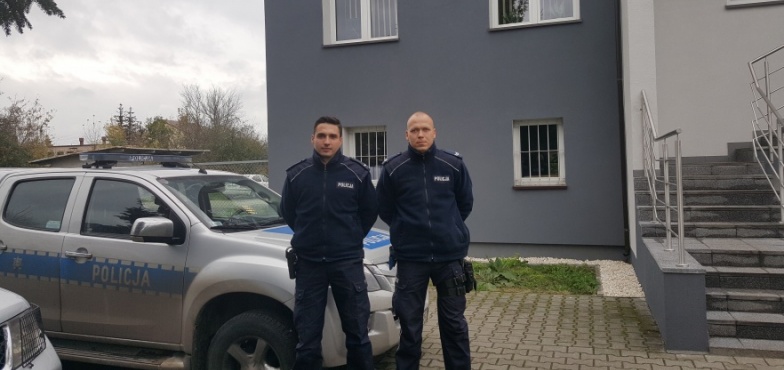 Policjanci uratowali kobietę, która chciała popełnić samobójstwo. Próbowała się utopić 