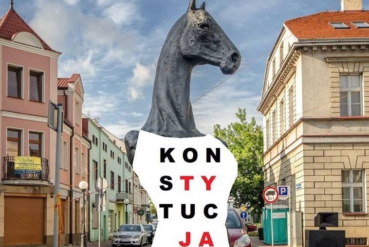 Na rzeźbę konia nałożą koszulkę z napisem „Konstytucja”
