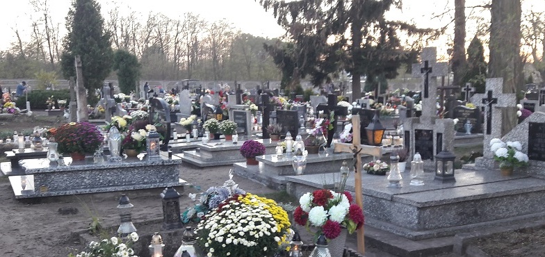 Dziś Wszystkich Świętych. To czas zadumy nad przemijaniem. Pamiętamy o tych, którzy odeszli