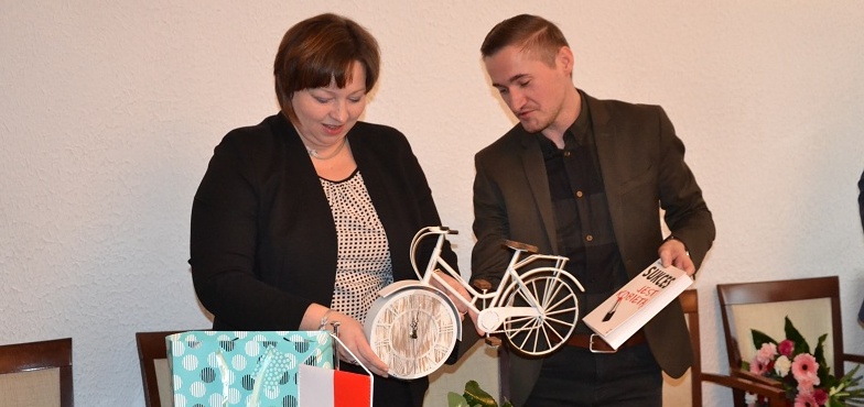 Na pożegnanie dostała rower, ale symboliczny. Pani wójt żałuje, że odchodzi