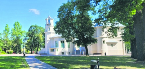 PERŁA architektury. Przyjedź, zobacz i poznaj historię pałacu w Wierzbinku