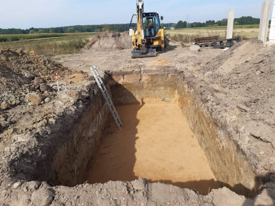 Usługi koparko-ładowarką koparką minikoparka transport