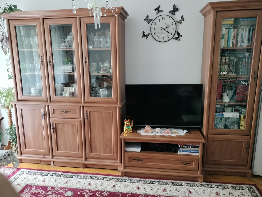 Zestaw mebli do salonu witryny komoda lustro, słupek stół z krzesłami