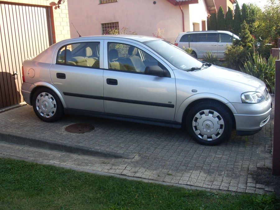 Sprzedam samochód Opel Astra Classic II (pierwszy właściciel) .